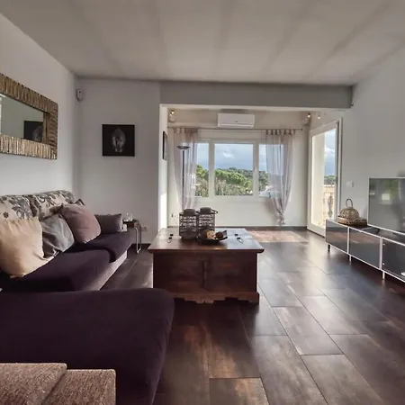 Sleeps 14 Pool Air Con Wifi