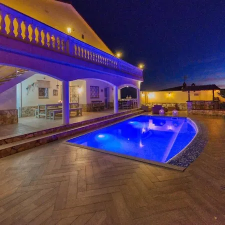 Sleeps 14 Pool Air Con Wifi Villa *