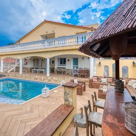 Villa Sleeps 14 Pool Air Con Wifi *