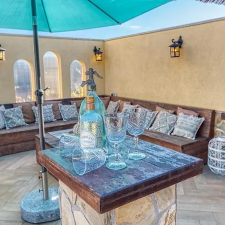 Sleeps 14 Pool Air Con Wifi