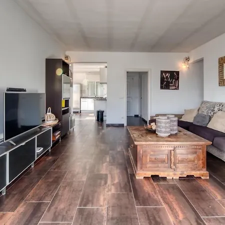 Sleeps 14 Pool Air Con Wifi * Lloret de Mar