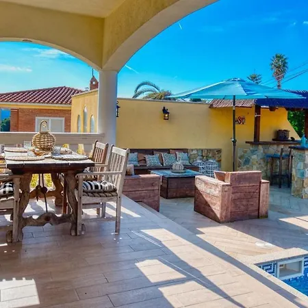 Sleeps 14 Pool Air Con Wifi Vila *